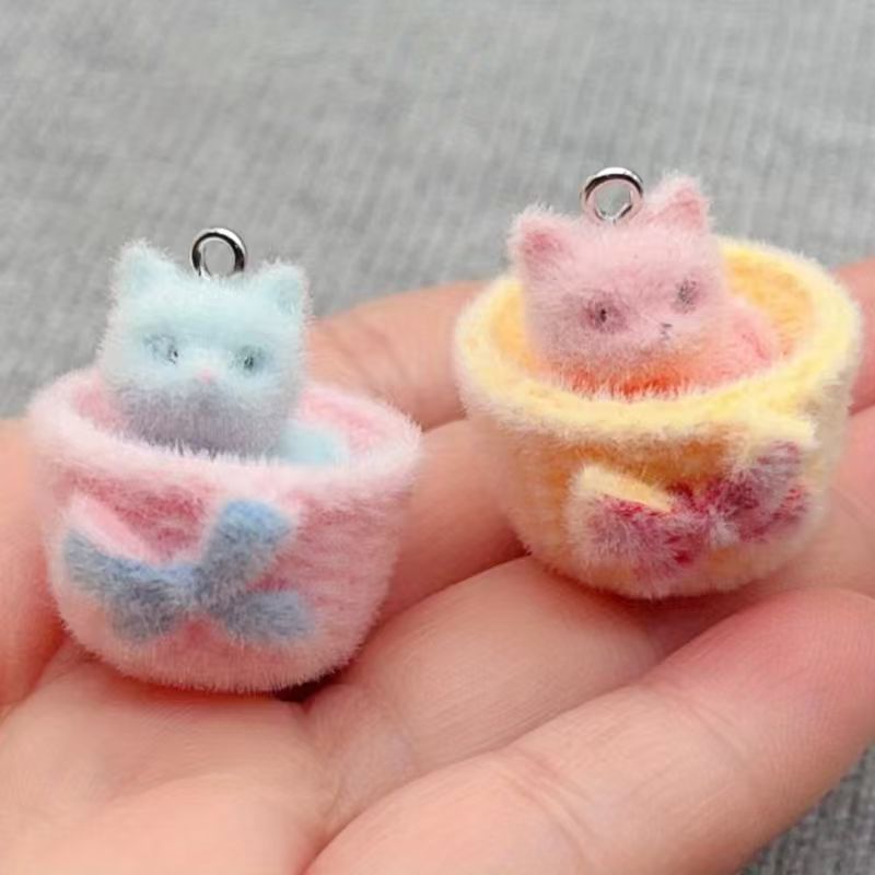 Resin Art Store - Pendentif chat en résine pelucheuse 3D,
